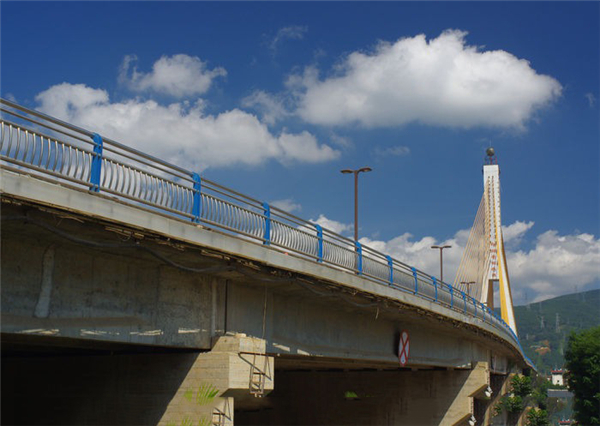 重庆304不锈钢桥梁护栏：安全、耐用与美观的完美结合