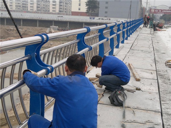 重庆不锈钢桥梁护栏除锈维护的重要性及其方法
