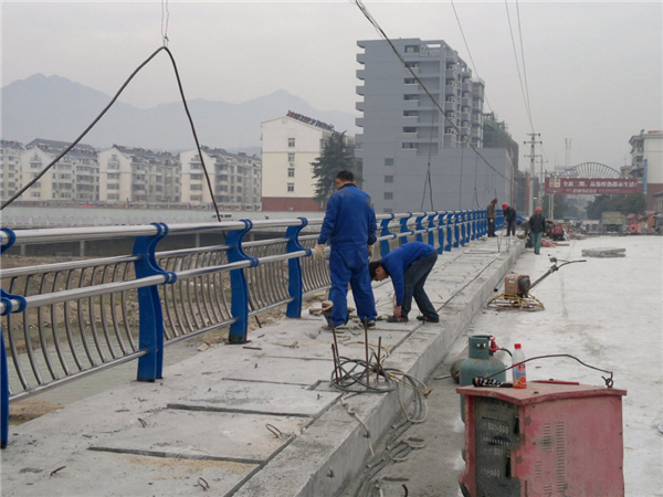 重庆不锈钢复合管护栏常见问题及解决方案